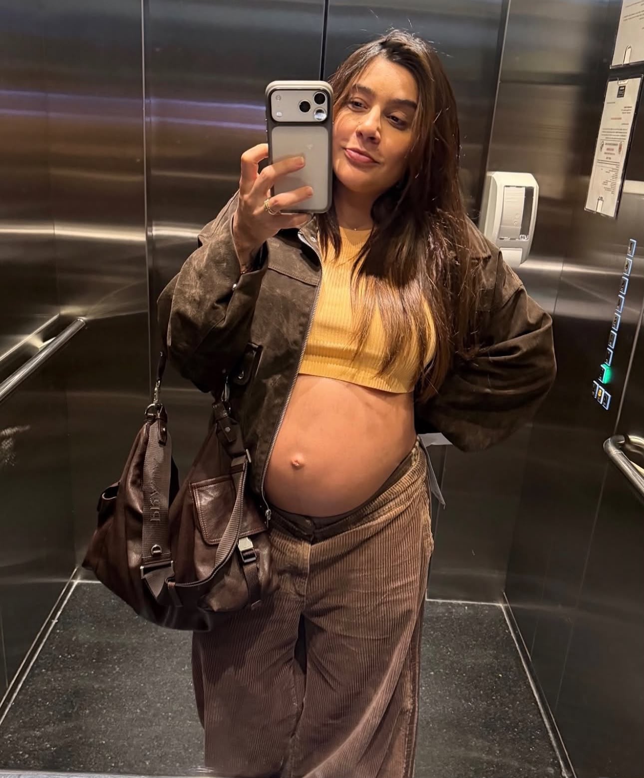 Lauana Prado exibe barrigão de oito meses e se prepara para a chegada de Dom