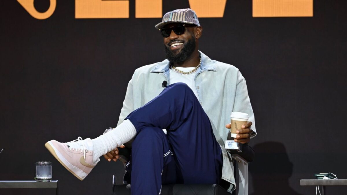 LeBron James provoca torcidas ao adiar decisão sobre novo time na NBA