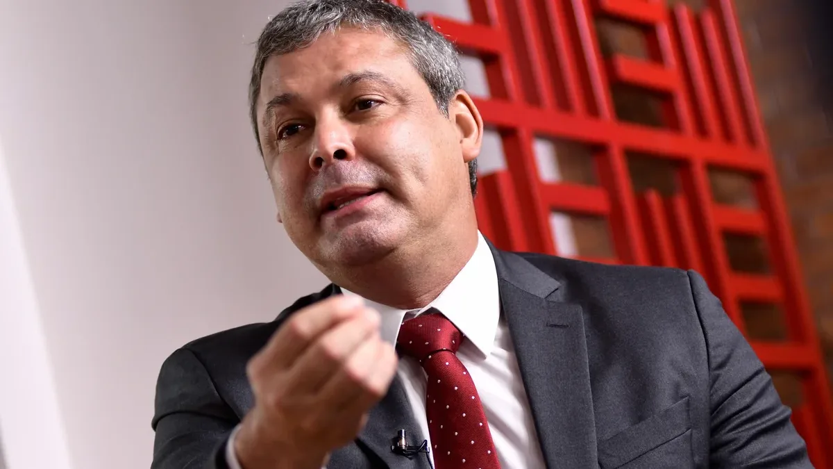 Lindbergh Farias critica tarifas dos EUA e chama Bolsonaros de traidores da pátria