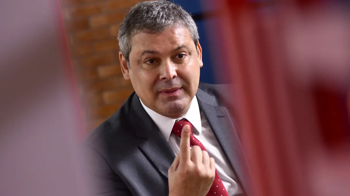 Lindbergh Farias pede revogação da prisão domiciliar de Bolsonaro ao STF após carta política