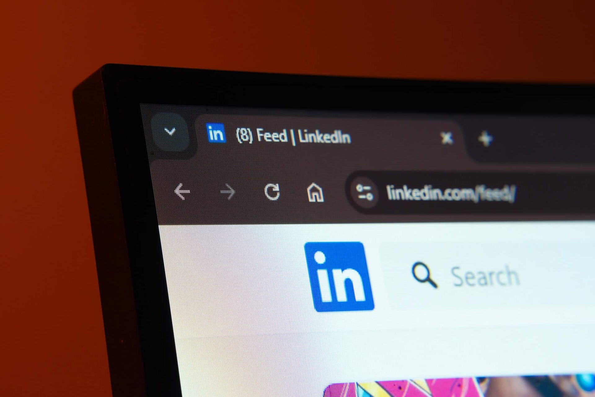 LinkedIn lança recurso para identificar e combater posts gerados por IA