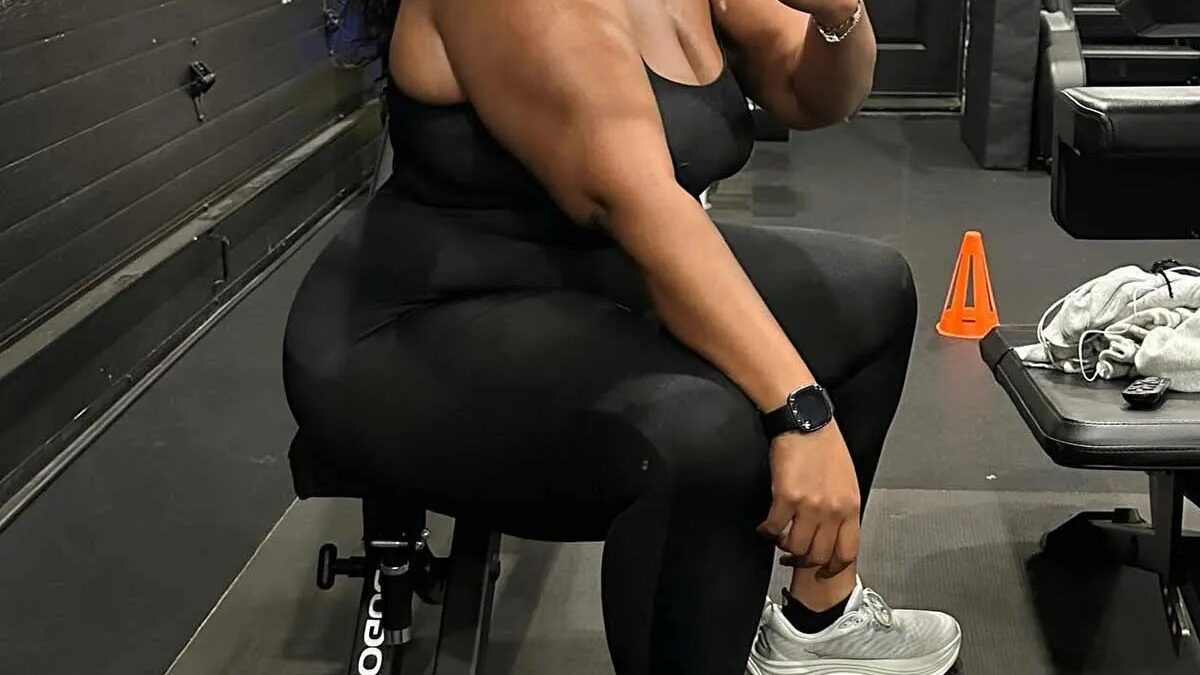 Lizzo fala sobre ganho de 9 kg e a pressão estética enfrentada por mulheres