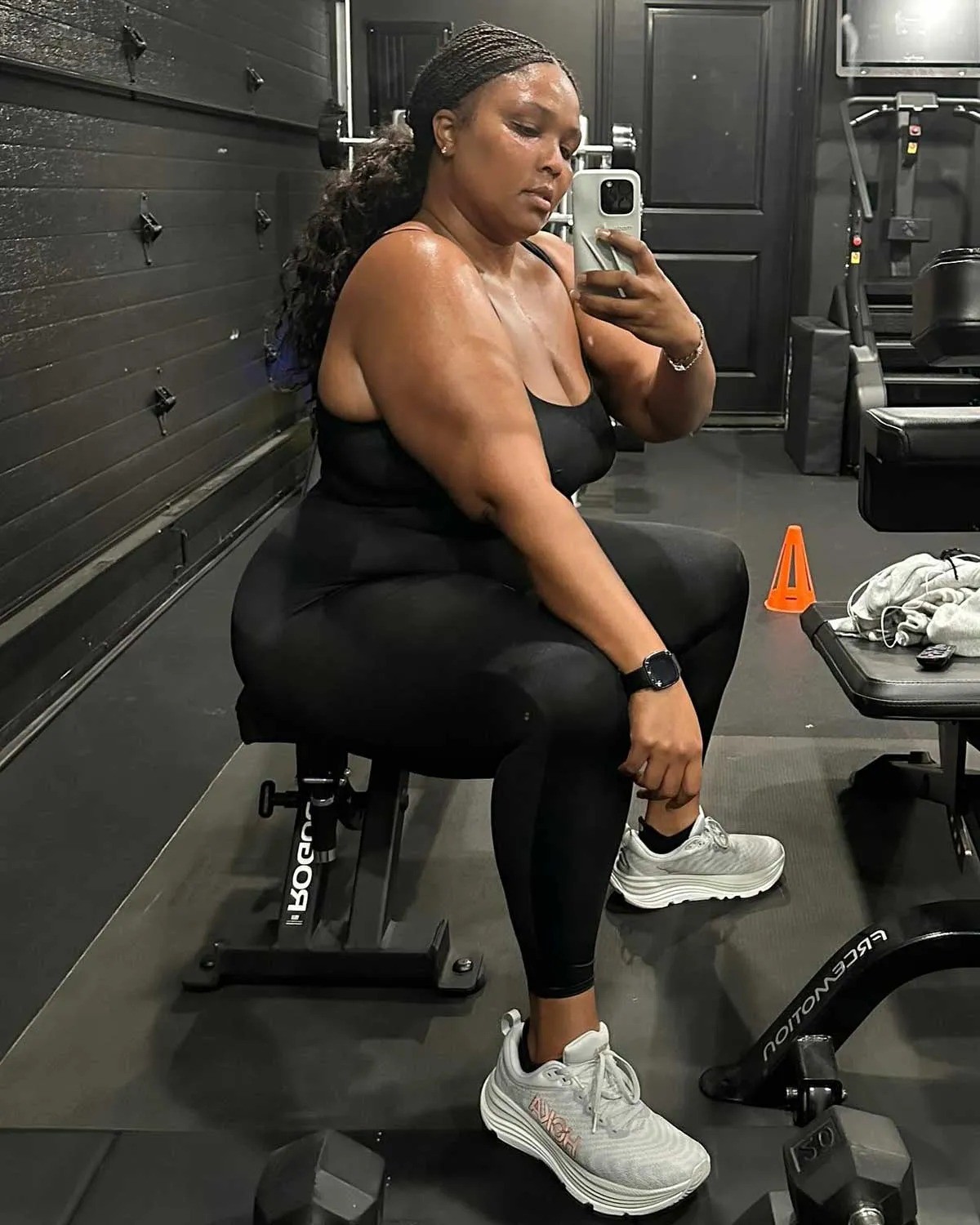 Lizzo fala sobre ganho de 9 kg e a pressão estética enfrentada por mulheres