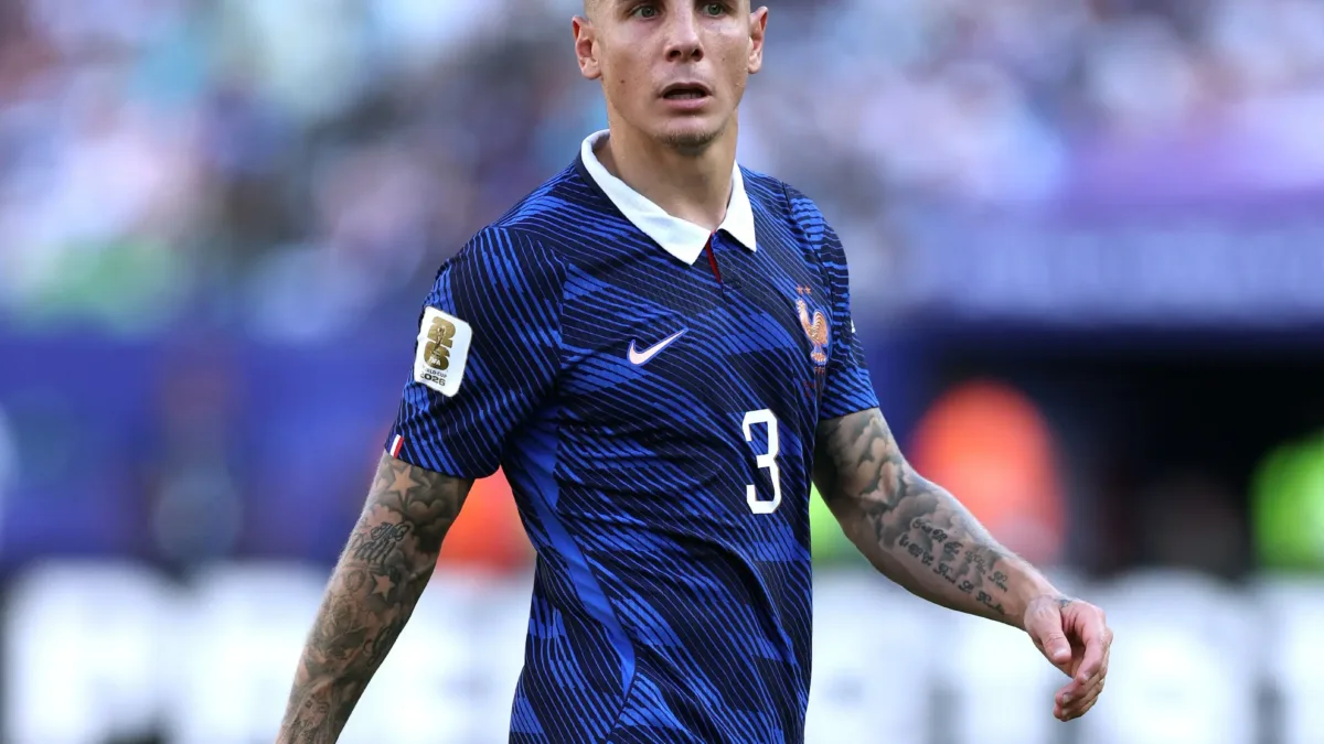 Lucas Digne deve retornar ao PSG após dez anos, confirma jornalista Fabrizio Romano
