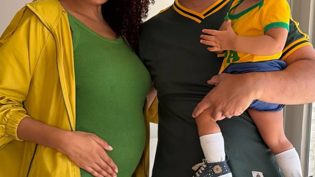 Lucy Ramos exibe barrigão em foto de família antes do jogo do Brasil