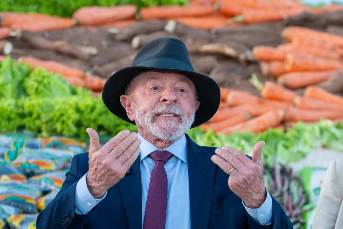 Lula e PT abrem mão da cabeça de chapa em 15 estados para fortalecer alianças