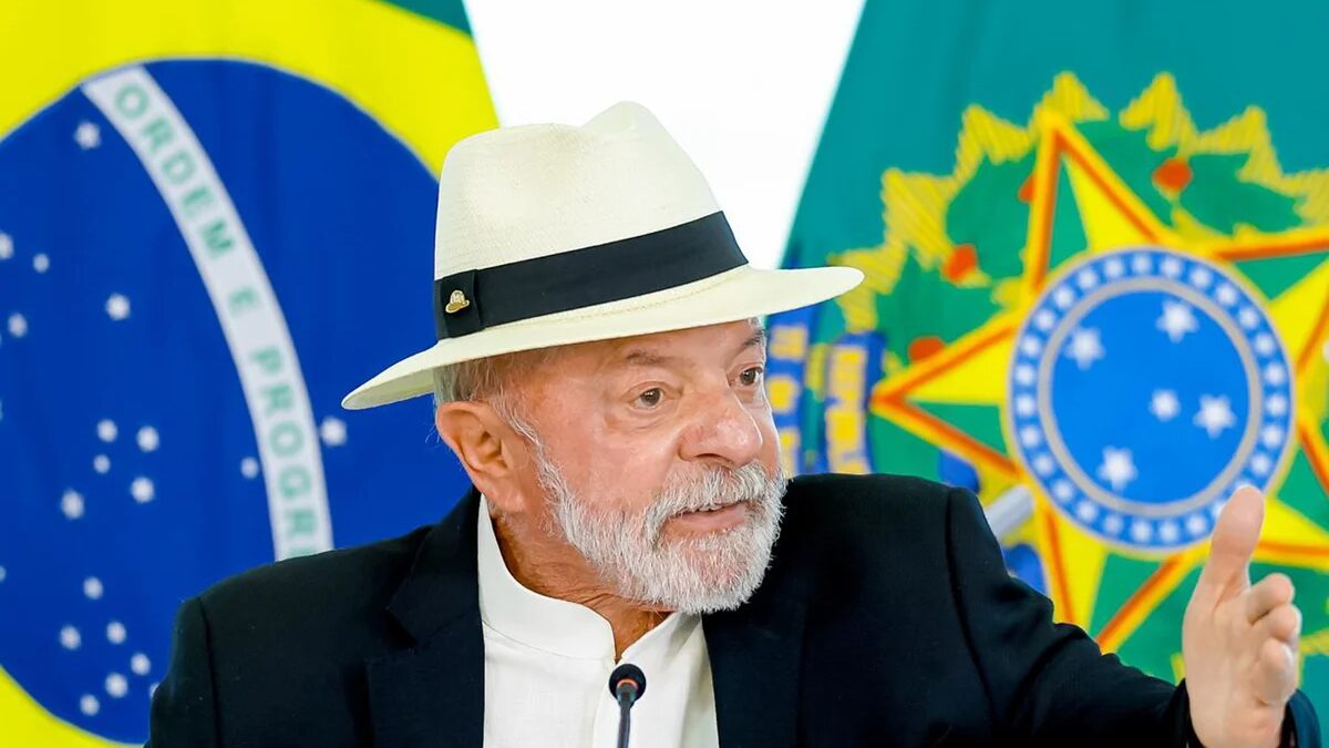 Lula lidera com 40% em pesquisa e mantém vantagem sobre Flávio Bolsonaro