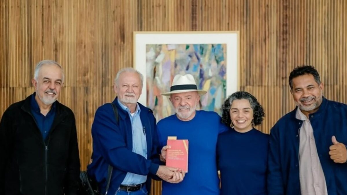 Lula se reúne com MST para discutir apoio humanitário à Venezuela após terremotos