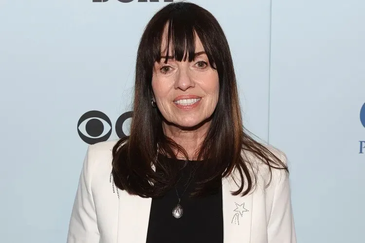 Mackenzie Phillips relembra demissão de série após teste antidrogas rigoroso