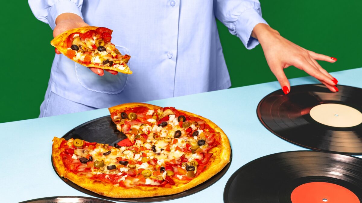 Manu Gavassi e Bianca Comparato revelam suas pizzarias favoritas em São Paulo e Rio