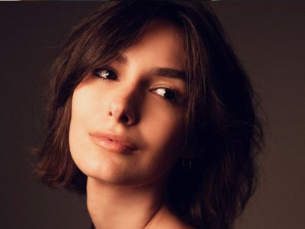 Marina Moschen revela saudade da TV e deseja retornar às novelas: "Amaria voltar"