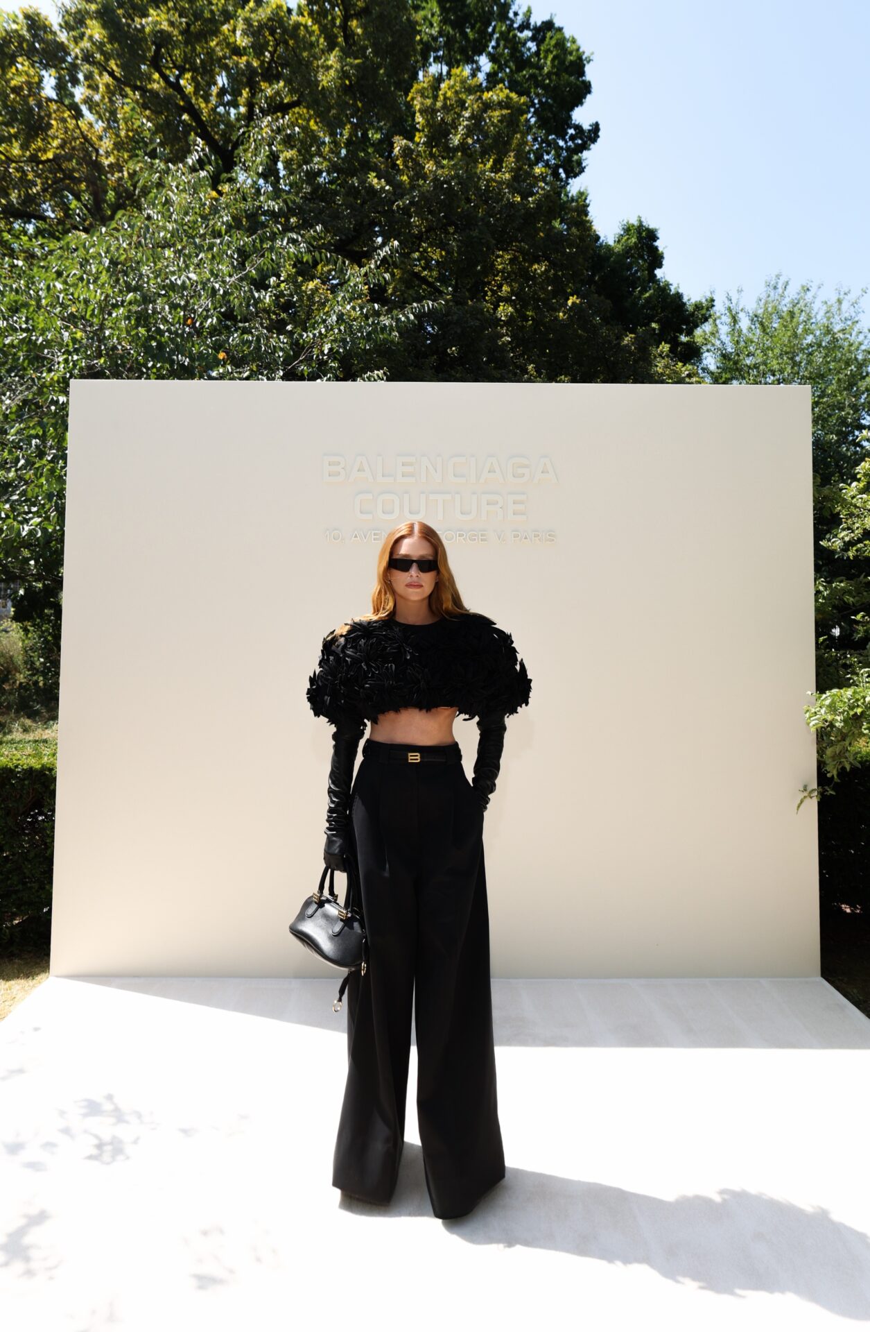 Marina Ruy Barbosa brilha em look all black na primeira fila da Balenciaga em Paris