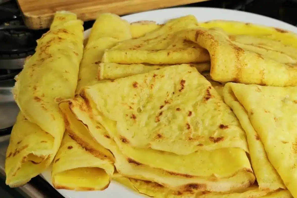 Massa de panqueca leve e macia: aprenda a receita perfeita para rechear