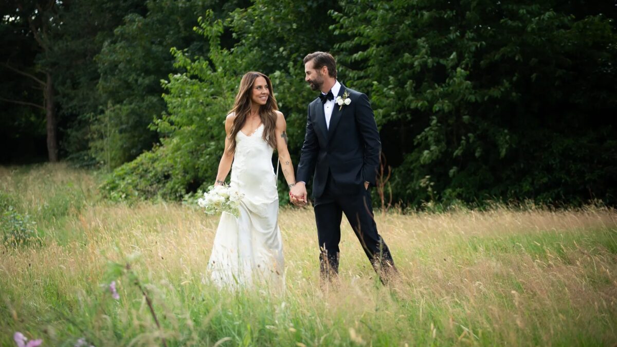 Mel C, a Sporty Spice, se casa aos 52 anos com vestido assinado por Victoria Beckham