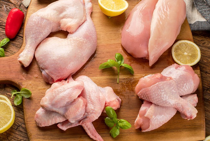 Mercado de carne de frango enfrenta pressão interna, mas exportações sustentam setor em julho