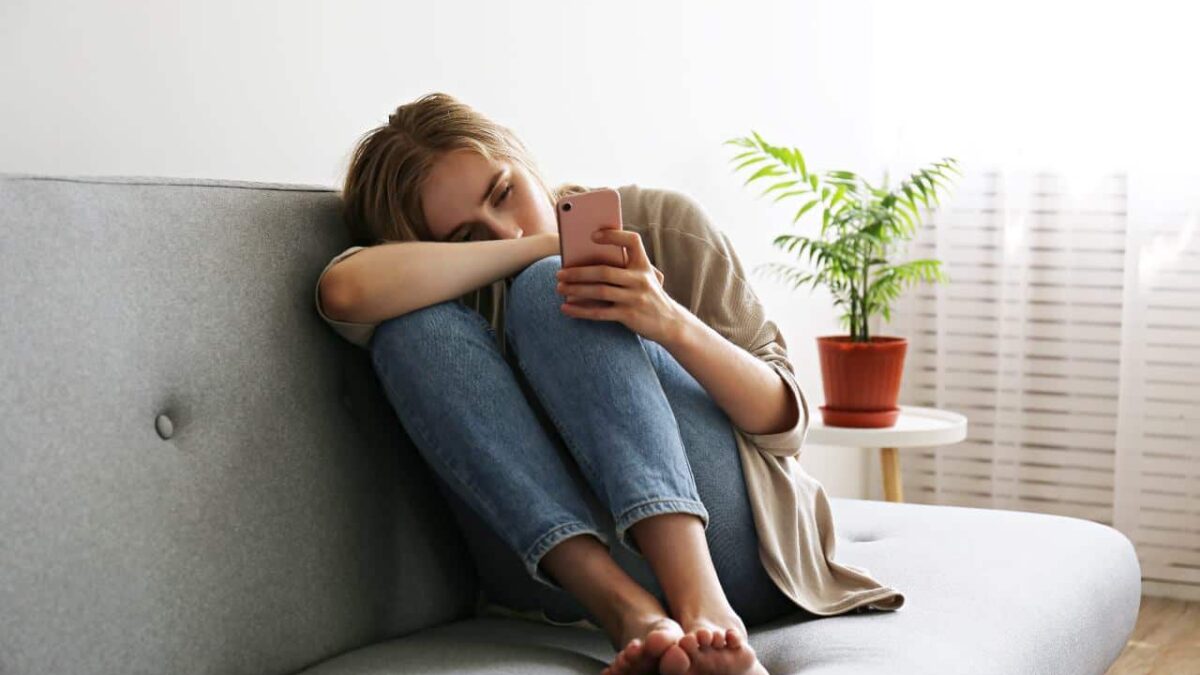 Meta AI avisa pais sobre sinais de risco em conversas de adolescentes