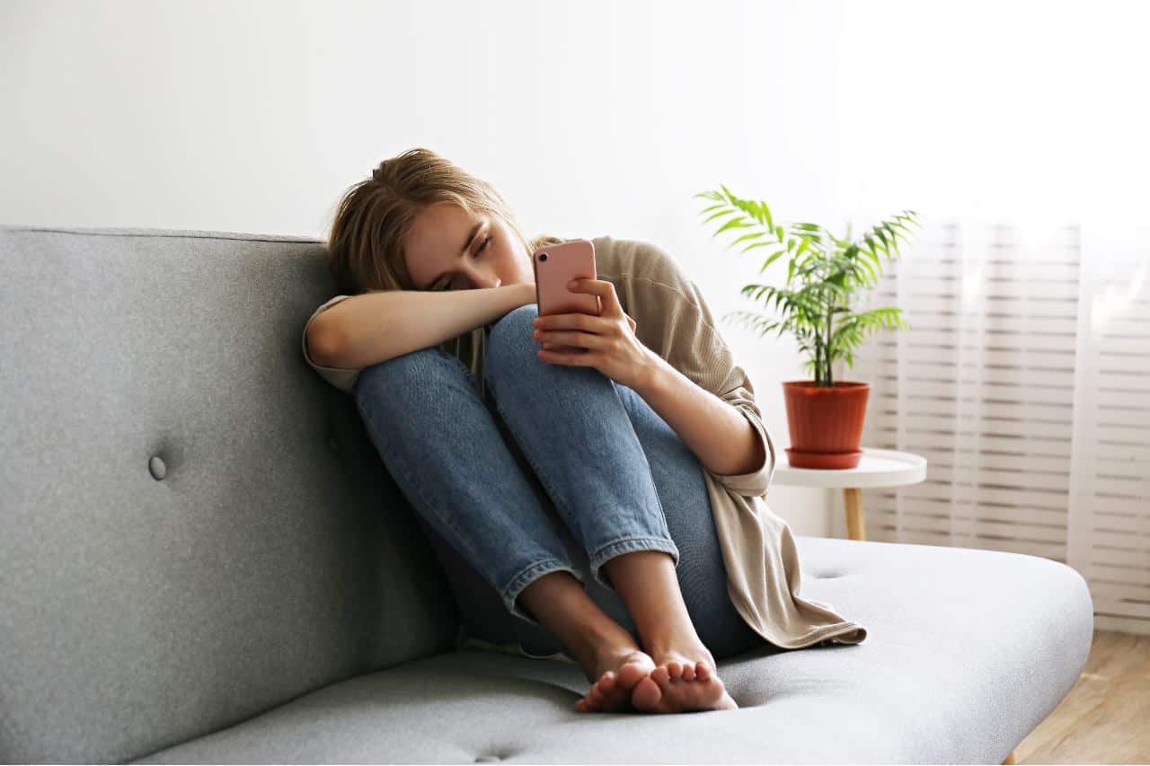 Meta AI avisa pais sobre sinais de risco em conversas de adolescentes