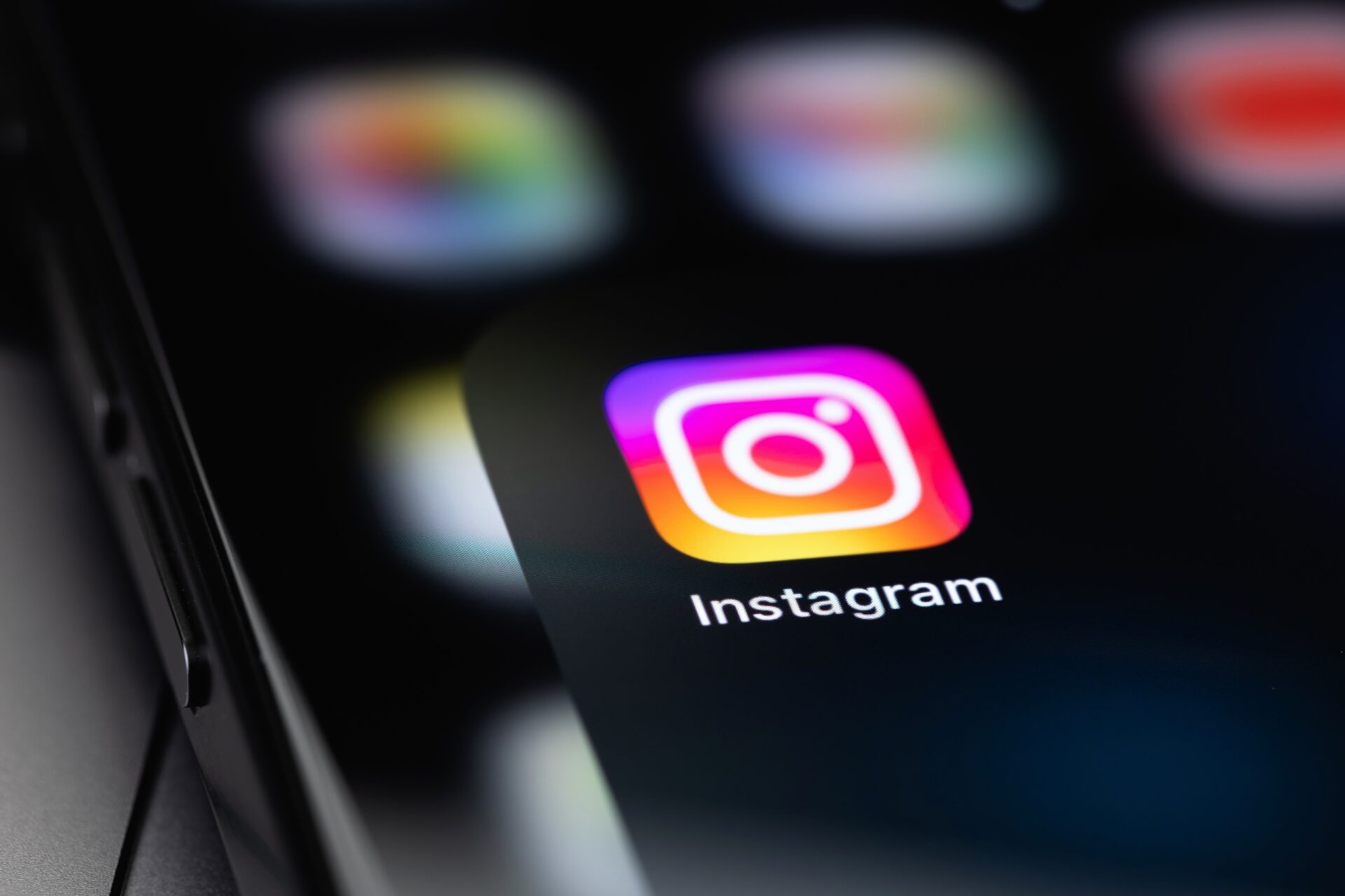 Meta suspende recurso de IA do Instagram após críticas sobre privacidade