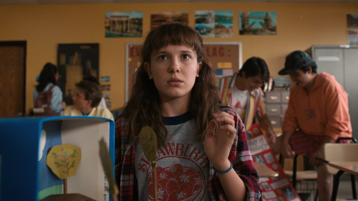 Millie Bobby Brown desabafa sobre críticas à sua aparência durante a adolescência