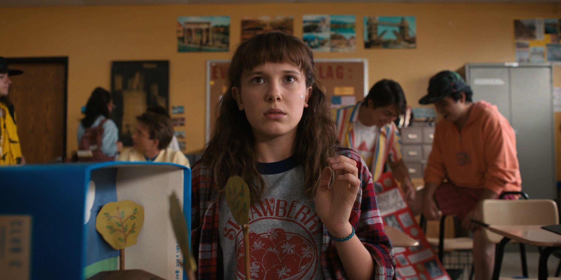 Millie Bobby Brown desabafa sobre críticas à sua aparência durante a adolescência