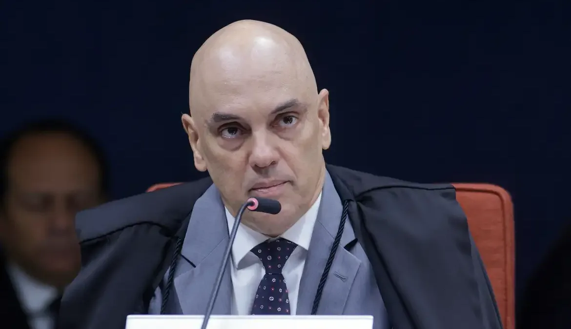 Moraes avaliará se carta de Bolsonaro divulgada por Flávio viola prisão domiciliar
