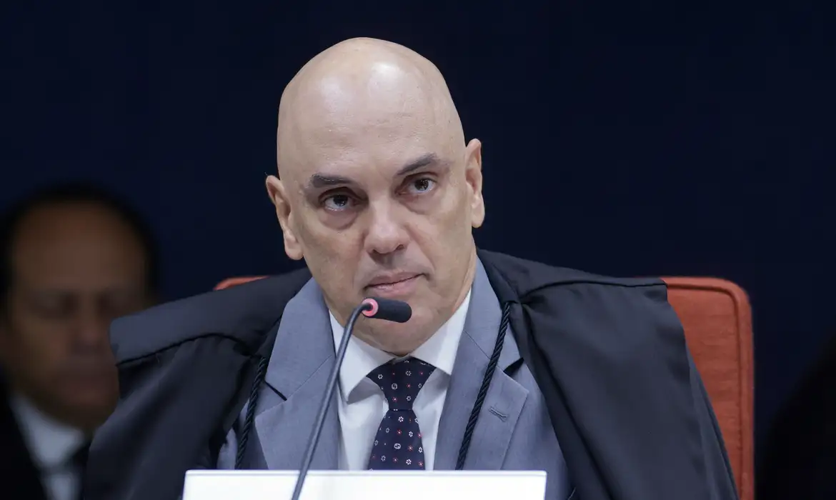 Moraes avaliará se carta de Bolsonaro divulgada por Flávio viola prisão domiciliar