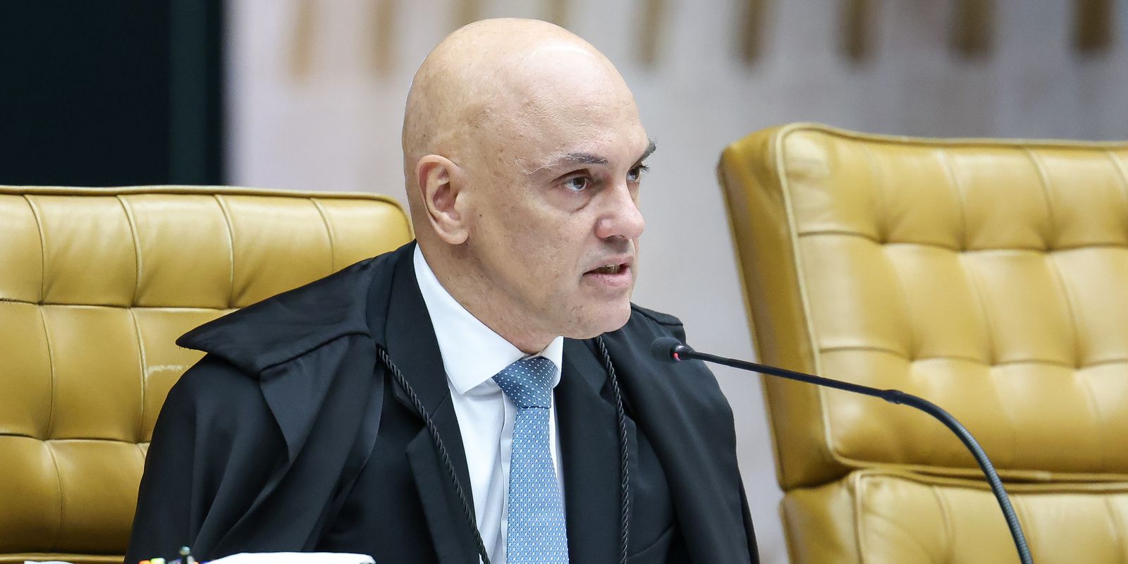 Moraes determina que PF ouça Flávio Bolsonaro em 10 dias sobre calúnia a Lula