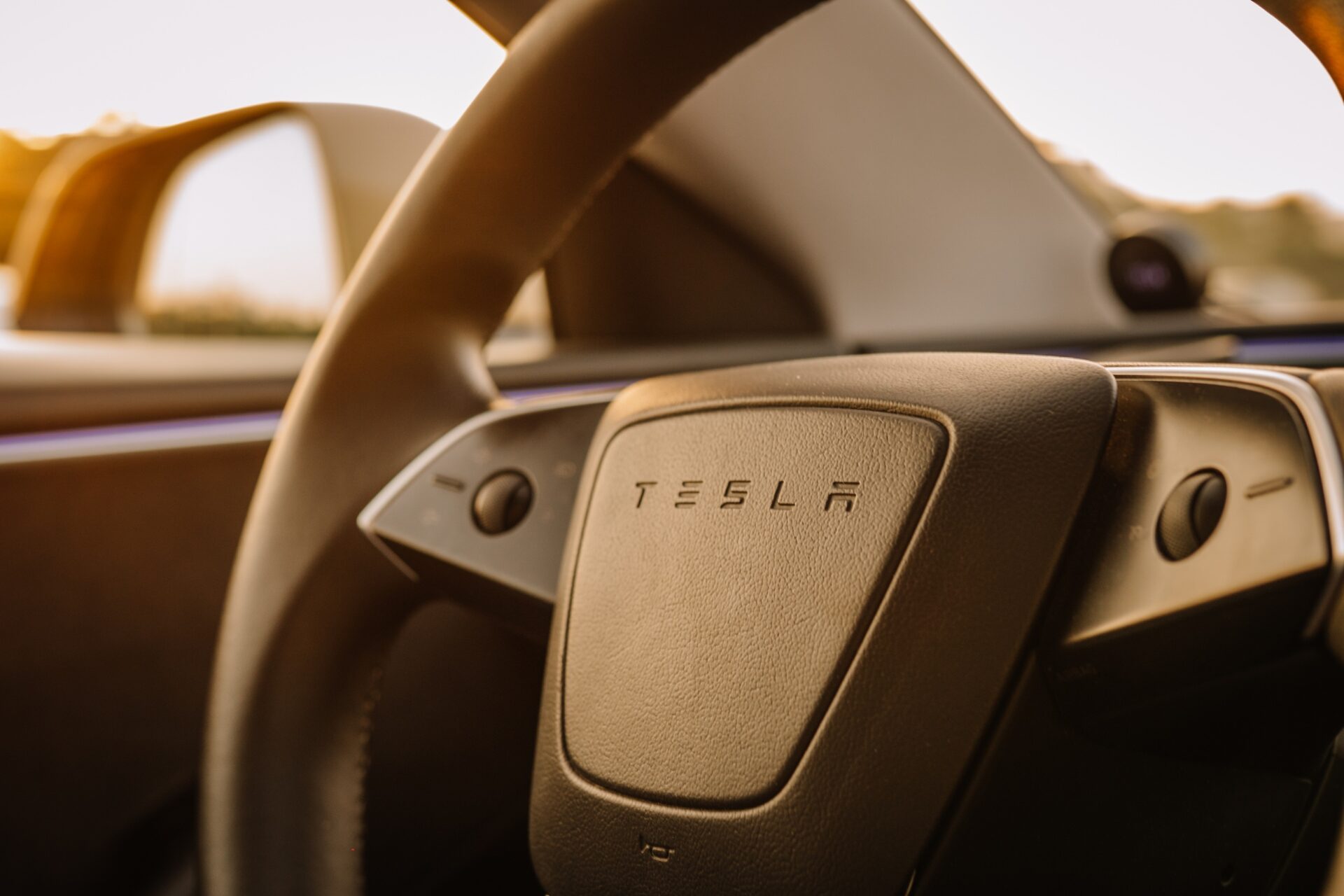 Motorista de Tesla é indiciado por homicídio culposo após acidente fatal no Texas