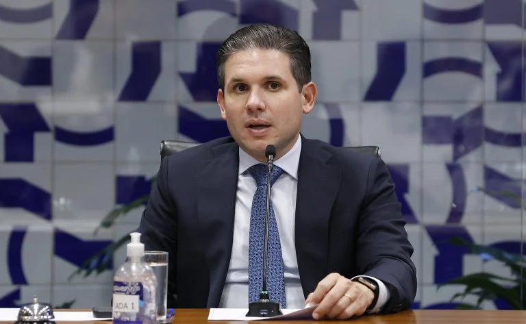 Motta critica decisão de Dino e classifica como 'indevida intervenção judicial'