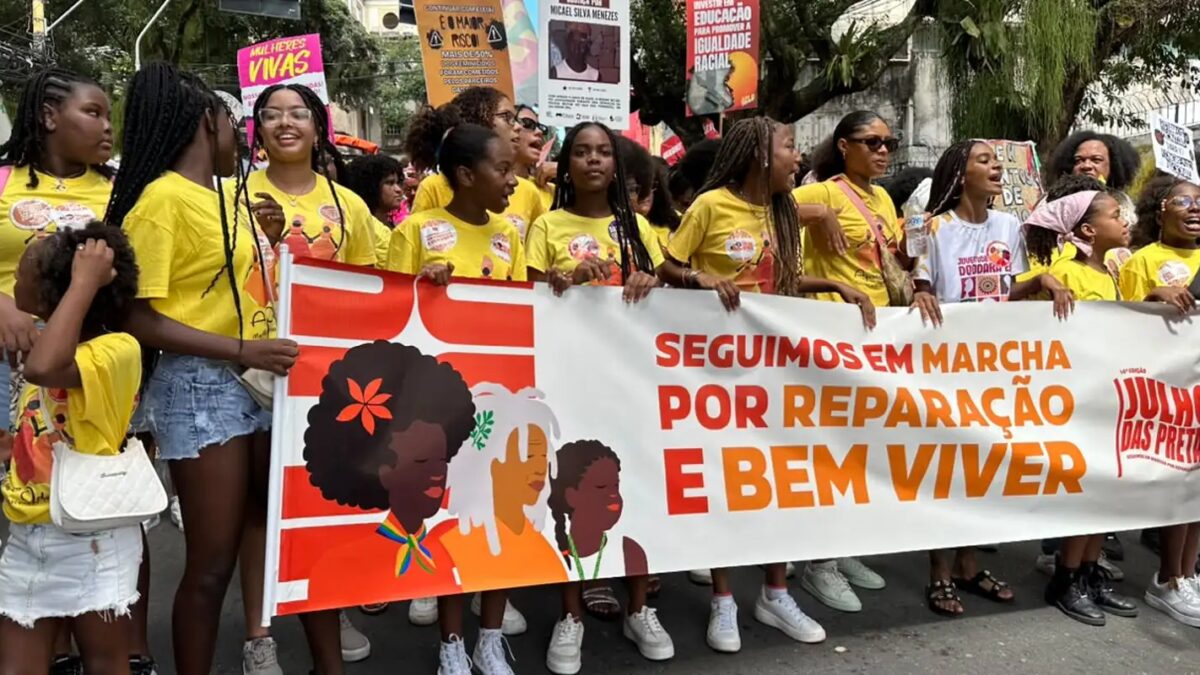 Mulheres negras marcham em todo o Brasil no Julho das Pretas por direitos e justiça social