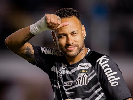Neymar desmente cobrança a jovens do Santos e afirma: “Não vou aceitar mentiras”