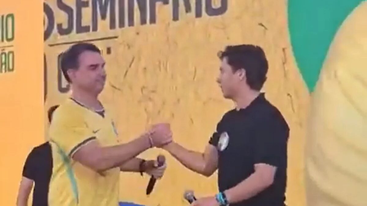 Nikolas Ferreira se une a Flávio Bolsonaro e destaca foco em derrotar Lula