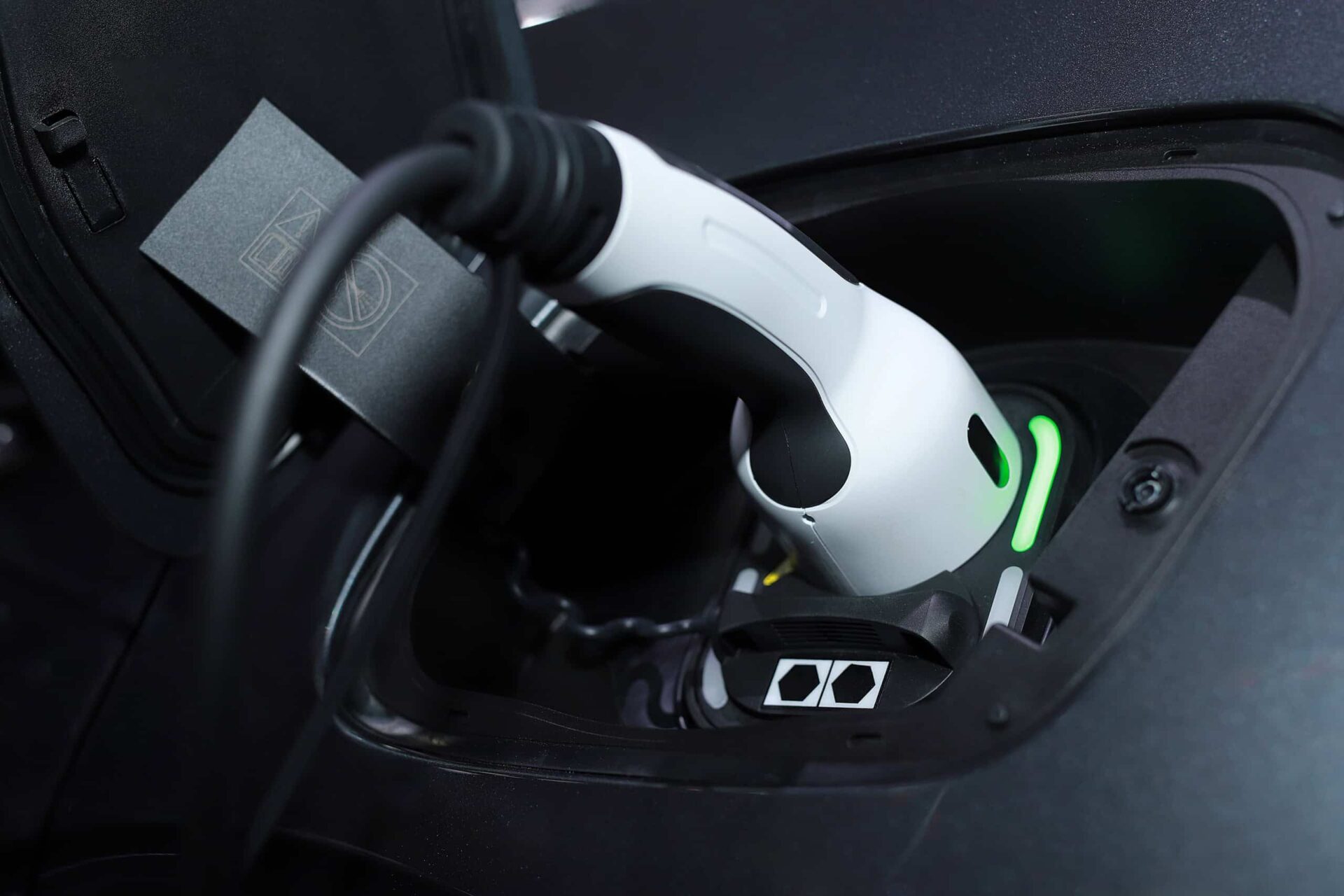 Nova técnica pode dobrar a vida útil das baterias de carros elétricos, aponta estudo