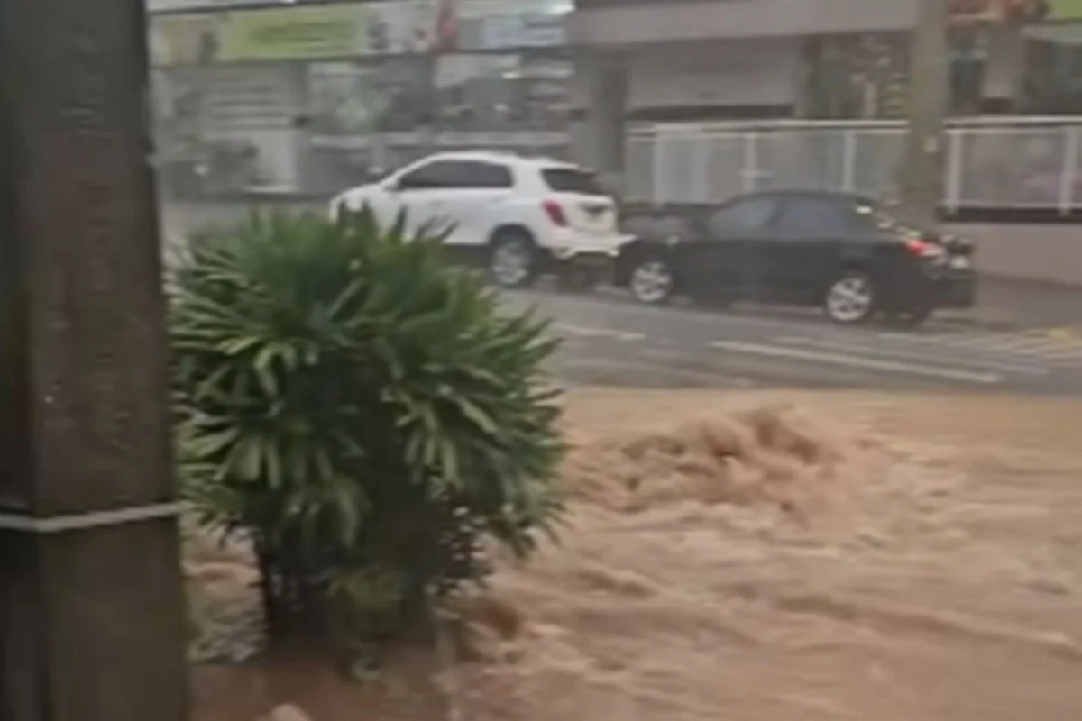 Número de pessoas fora de casa no Rio Grande do Sul chega a 1,8 mil após temporais