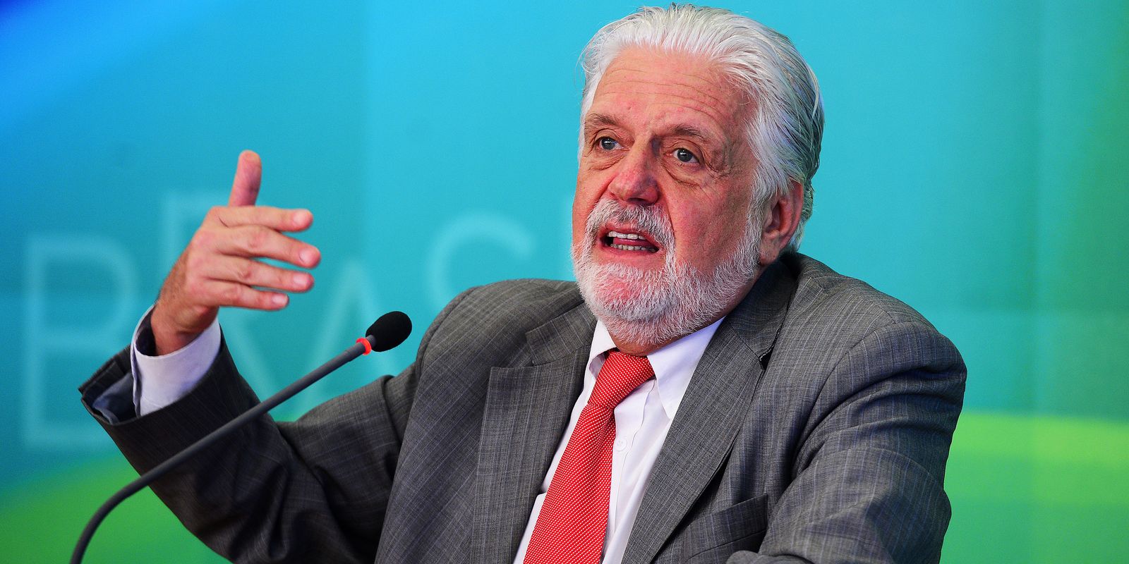 PF convoca senador Jaques Wagner para depor sobre fraudes do Banco Master