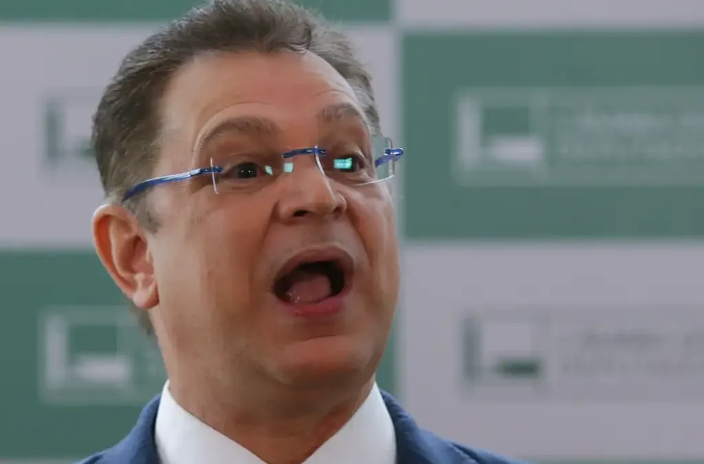 PF investiga pessoas ligadas a deputado Sóstenes Cavalcante por desvio de cota parlamentar