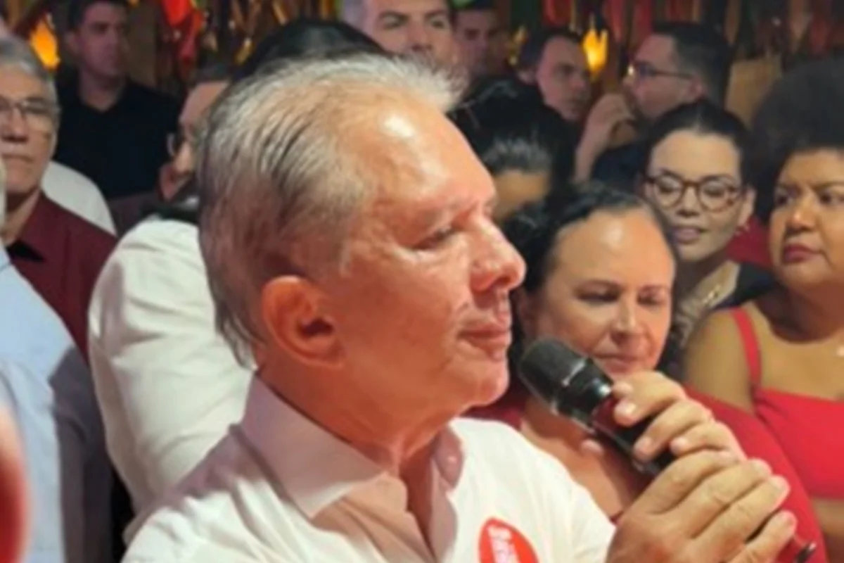 Pai de Hugo Motta é vaiado em convenção do PT na Paraíba