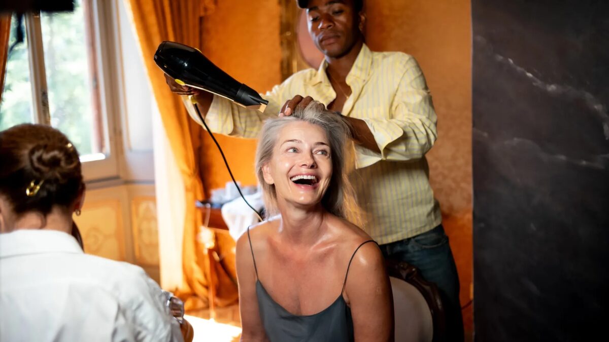 Paulina Porizkova revela como se preparou para o casamento aos 61 anos.