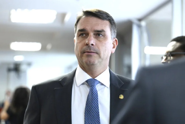 Pesquisa aponta empate técnico entre Flávio Bolsonaro e Lula em segundo turno