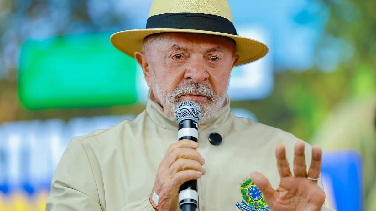 Pesquisa revela que 48,5% desaprovam trabalho de Lula e 46,5% aprovam