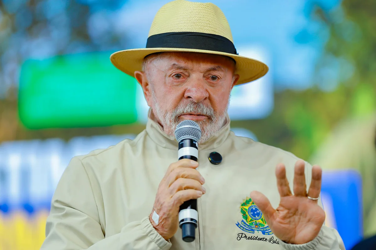Pesquisa revela que 48,5% desaprovam trabalho de Lula e 46,5% aprovam