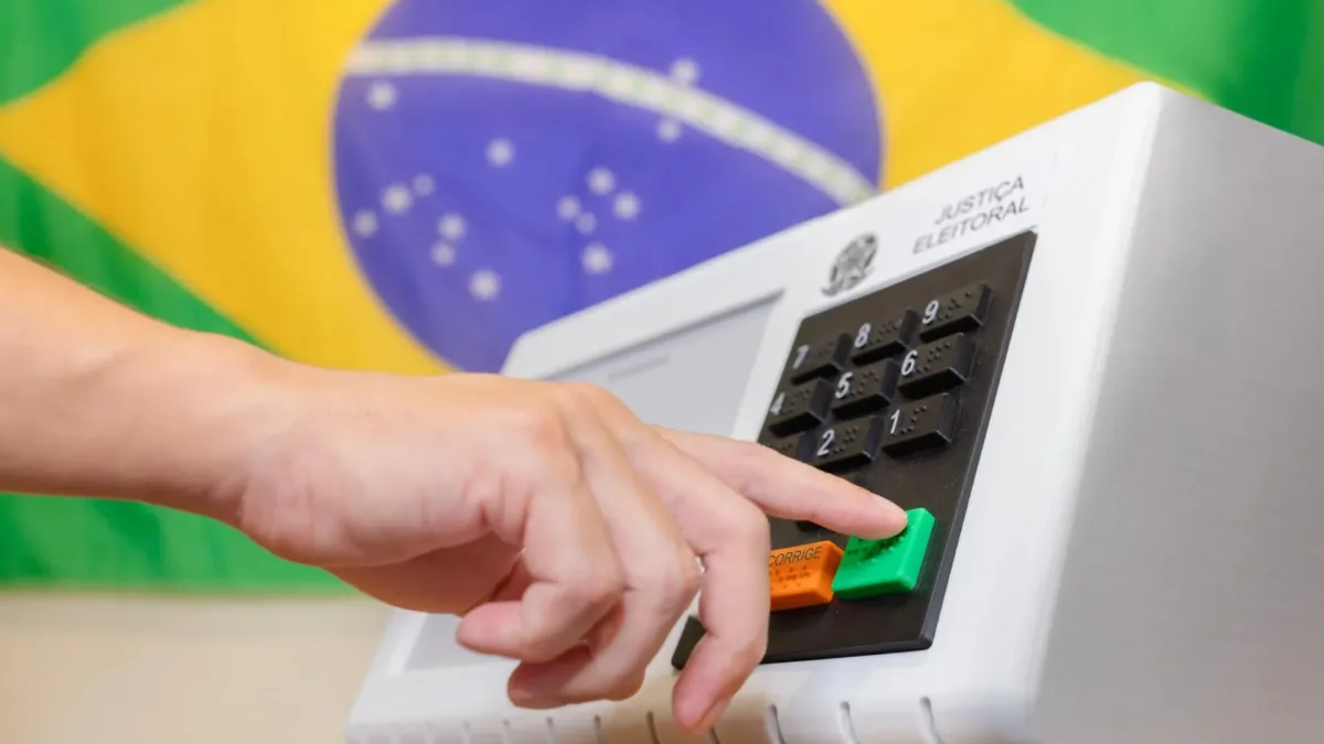 Pesquisas eleitorais mostram Lula em disputa acirrada rumo à reeleição no 1º turno
