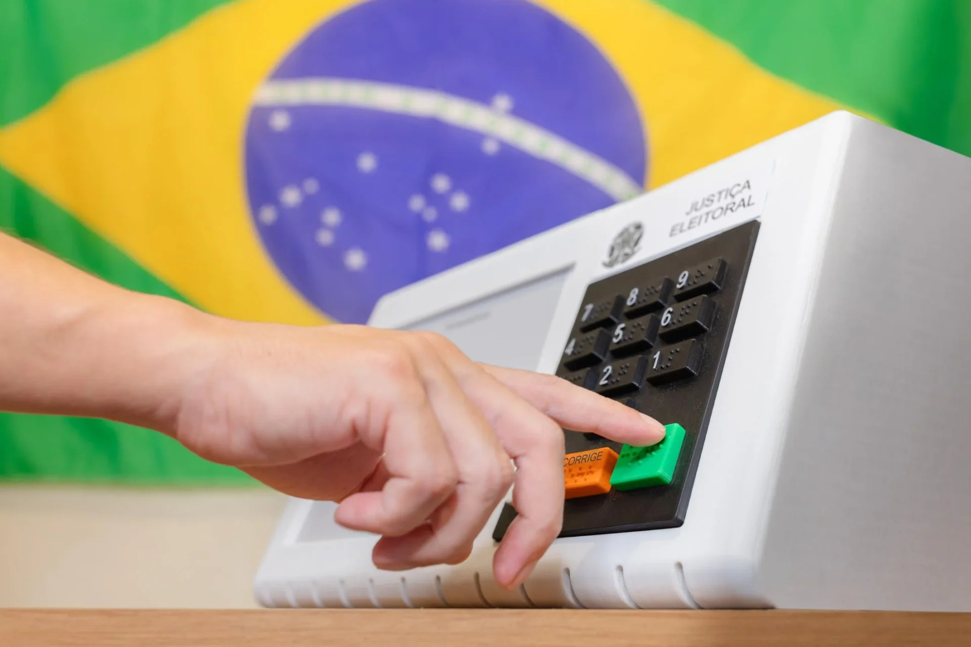Pesquisas eleitorais mostram Lula em disputa acirrada rumo à reeleição no 1º turno