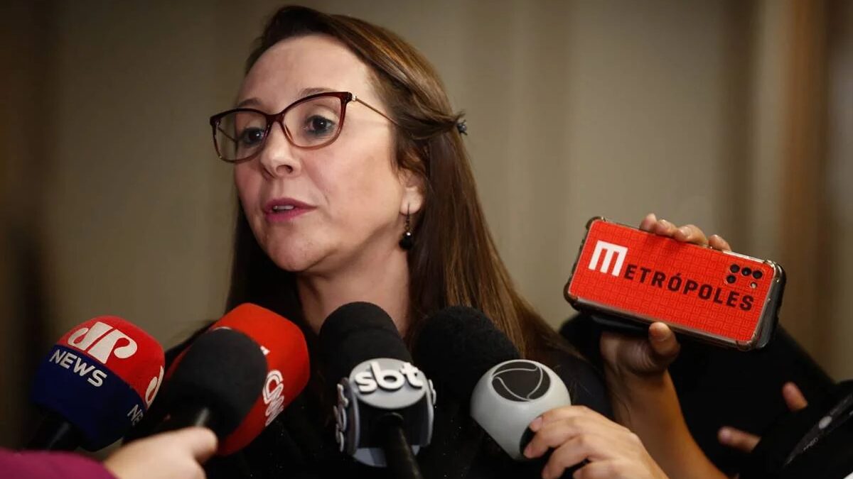 Podemos adia definição sobre aliança com Flávio Bolsonaro até 5 de agosto