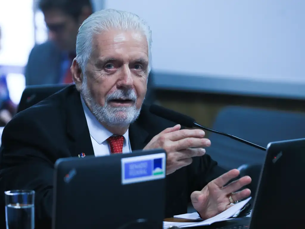 Polícia Federal intima Jaques Wagner a depor sobre suspeitas de pagamentos