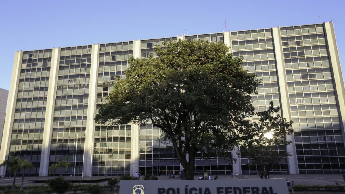 Polícia Federal realiza operação para desarticular lavagem de dinheiro do PCC em SP