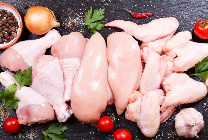 Preço da carne de frango no Brasil é pressionado por alta oferta e baixa demanda interna