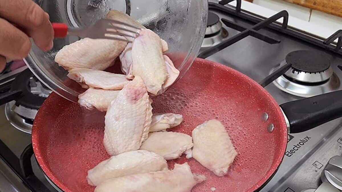 Prepare um frango suculento com molho americano irresistível e cheio de sabor