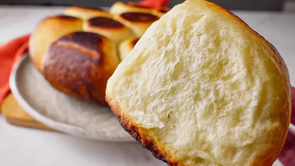 Prepare um pão caseiro de panela fofinho e quentinho em poucos minutos