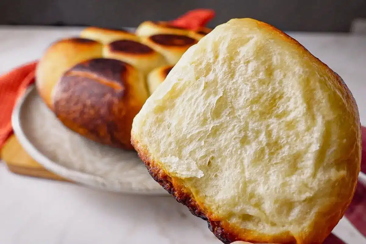 Prepare um pão caseiro de panela fofinho e quentinho em poucos minutos